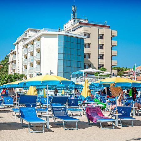 Hotel Ambasciatori 벨레지아아지마리나 외부 사진