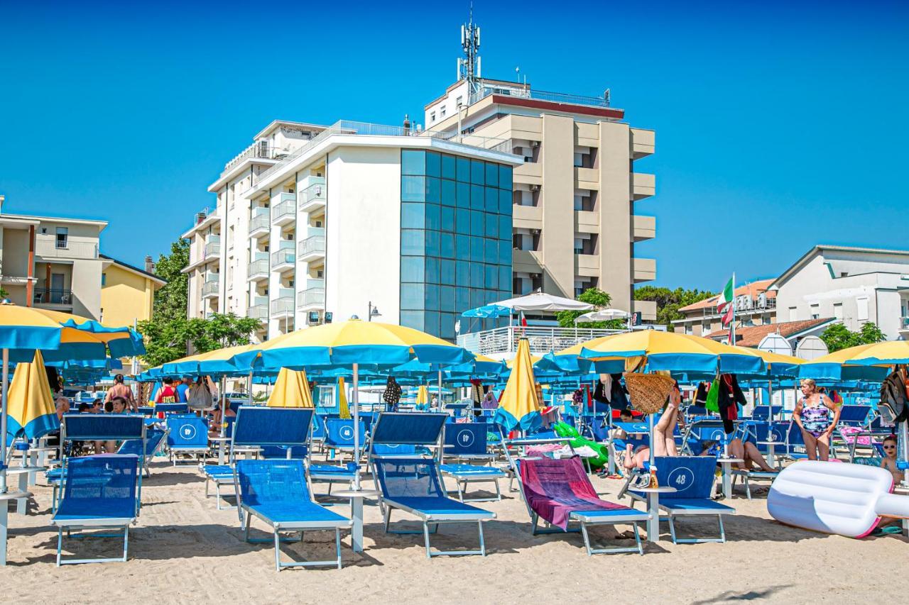 Hotel Ambasciatori 벨레지아아지마리나 외부 사진