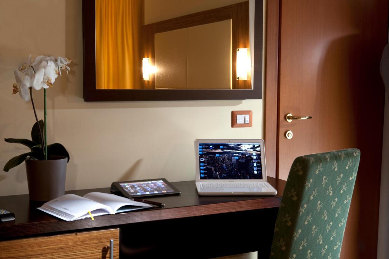 Hotel Ambasciatori 벨레지아아지마리나 외부 사진