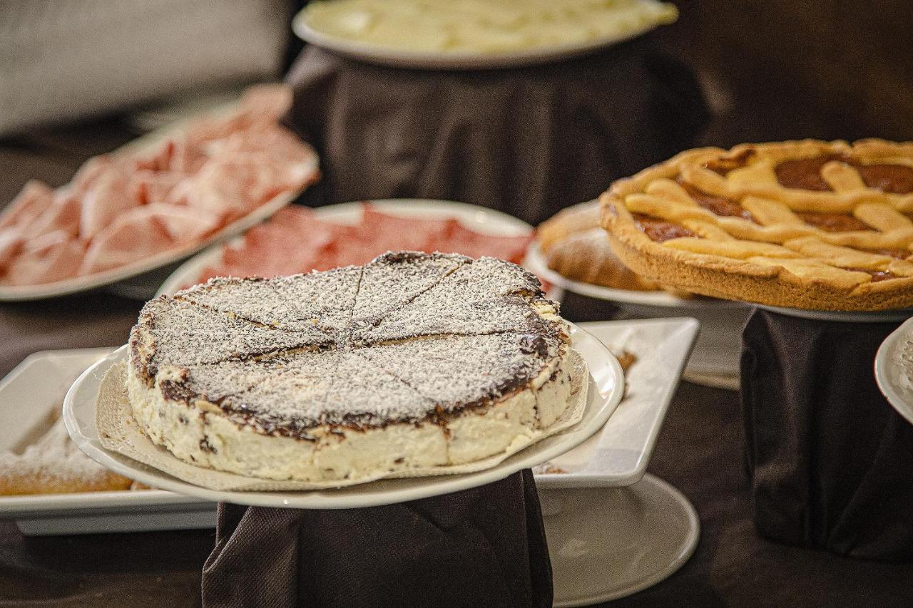 Hotel Ambasciatori 벨레지아아지마리나 외부 사진