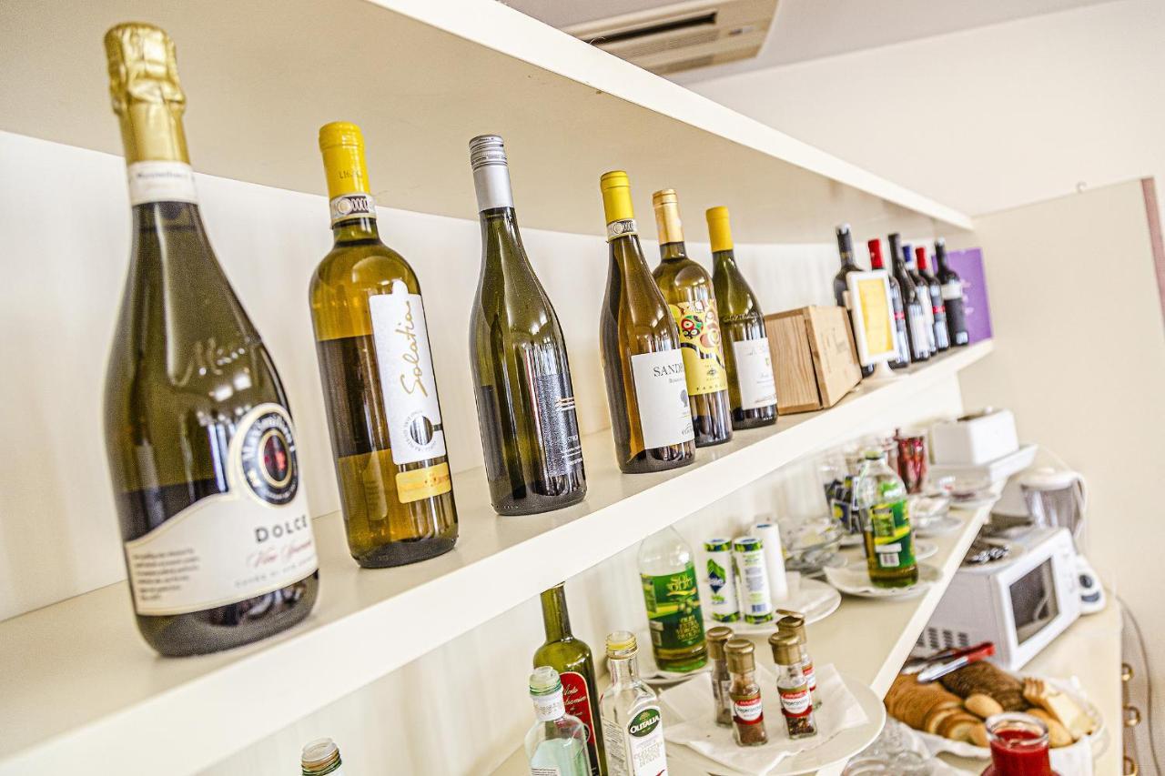 Hotel Ambasciatori 벨레지아아지마리나 외부 사진