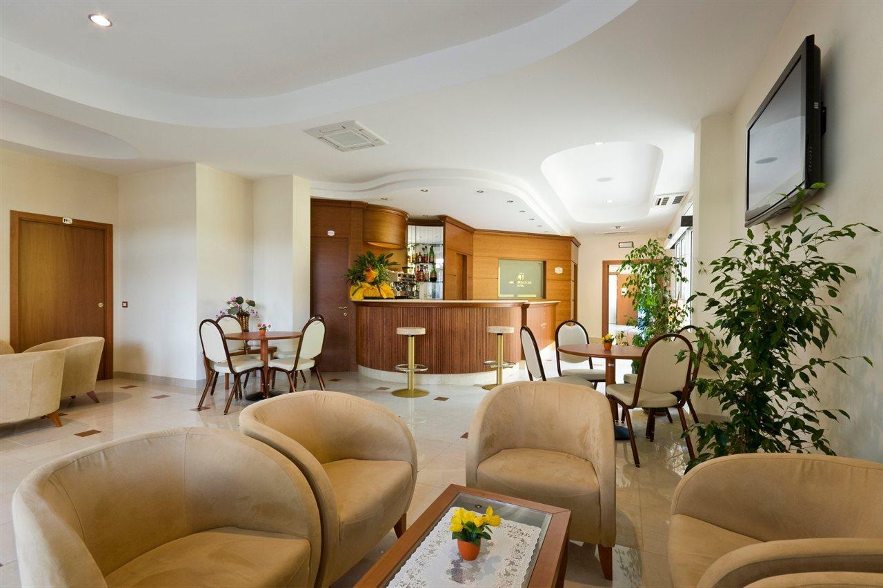 Hotel Ambasciatori 벨레지아아지마리나 외부 사진