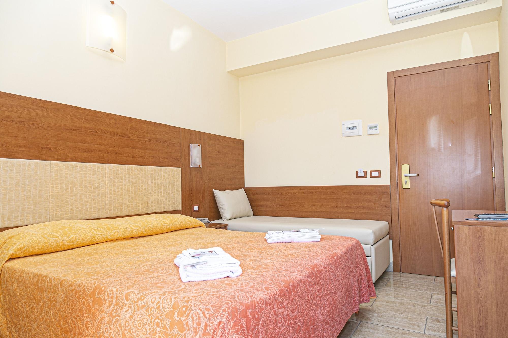 Hotel Ambasciatori 벨레지아아지마리나 외부 사진