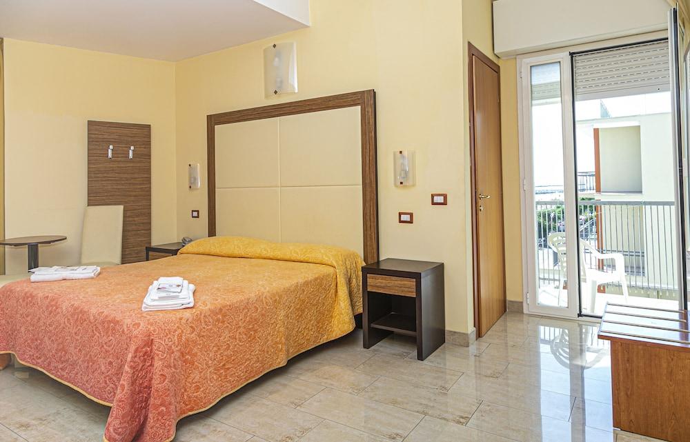 Hotel Ambasciatori 벨레지아아지마리나 외부 사진